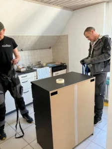 Fachgerechte Verpackung für den Möbeltransport vom Brockenhaus Schnäpplihuus