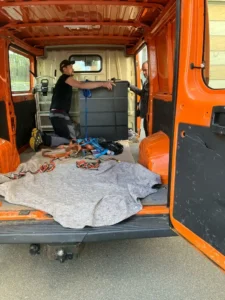 Offene Ladefläche für Möbeltransporte Brockenhaus Schnäpplihuus