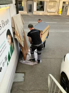 Abholung eines Möbelstücks aus Geschäft oder Haushalt